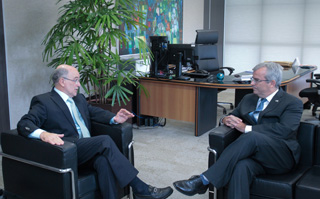Reitor Ivan Camargo e ministro Aroldo